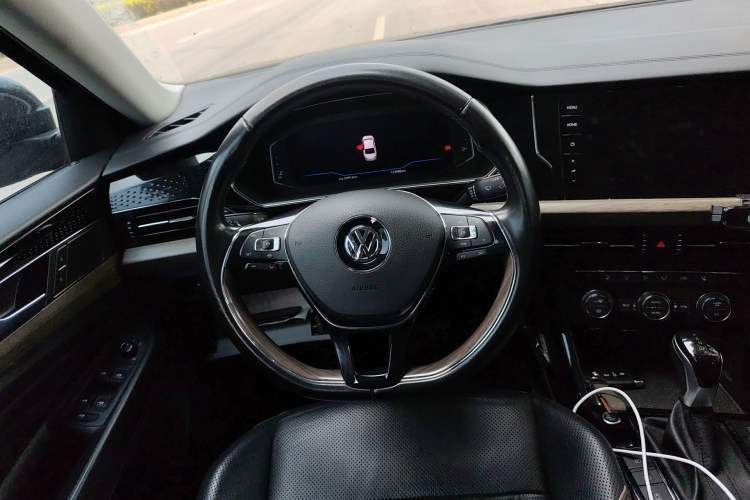 Used Volkswagen Passat 2019 380TSI Prestige Edition China VI Standard Steering Wheel