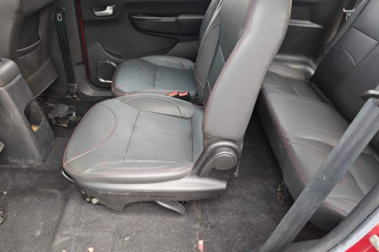 Used Jinbei 750 2016 1.5L Flagship Edition Left Rear Seat