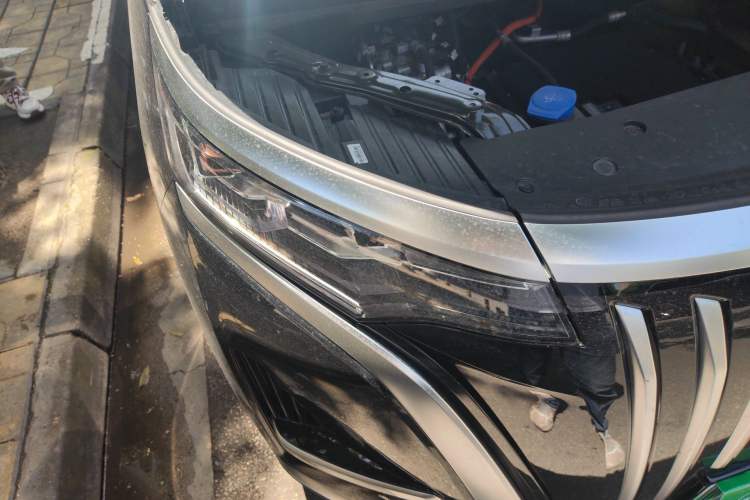 Used Denza D9 2024 EV 620 Premium Model Right Front Headlight