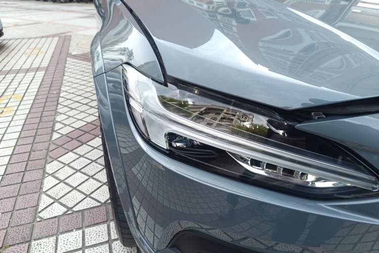 Used Volvo V90 2022 Cross Country B5 AWD Smart Range Edition