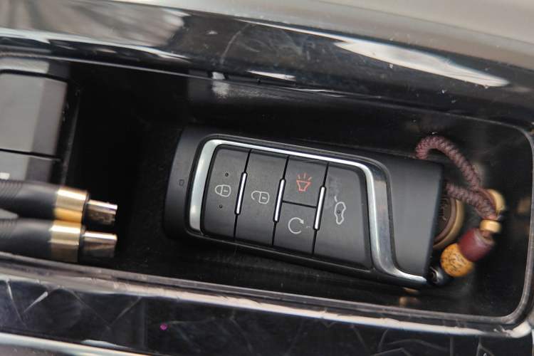 Used GAC Trumpchi GS8 2017 320T Two-Wheel Drive Luxury Smart Connectivity Version (7 Seats)