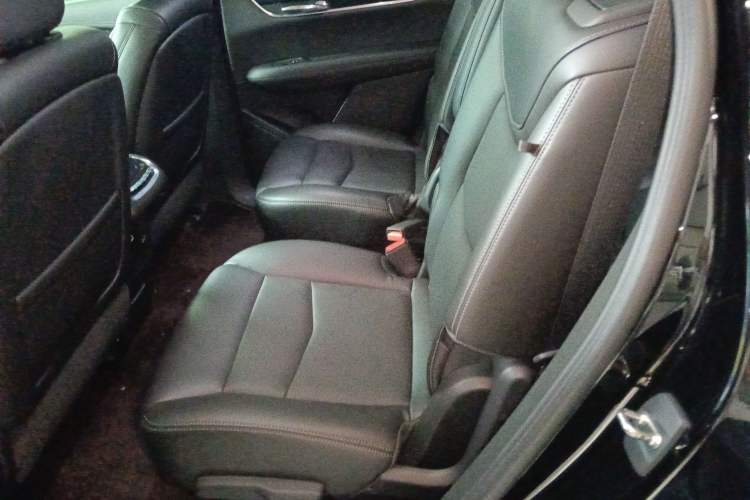 Used Cadillac XT6 2021 2.0T Six-Seater Four-Wheel-Drive Luxury Version Left Rear Seat