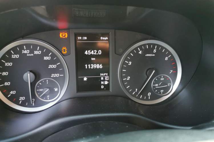 Used Mercedes-Benz Vito 2018 2.0T Business Version China VI Emission Standard
