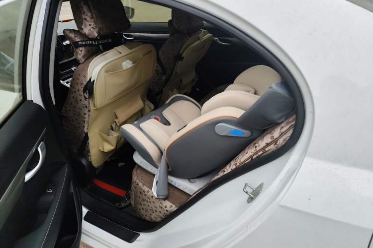 Used Geely Auto Emgrand 2019 Leading Edition 1.5L CVT Luxury Model China VI Standard
