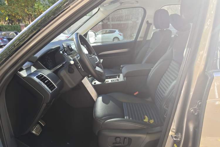 Used Land Rover Discovery 2021 360 PS R-Dynamic S