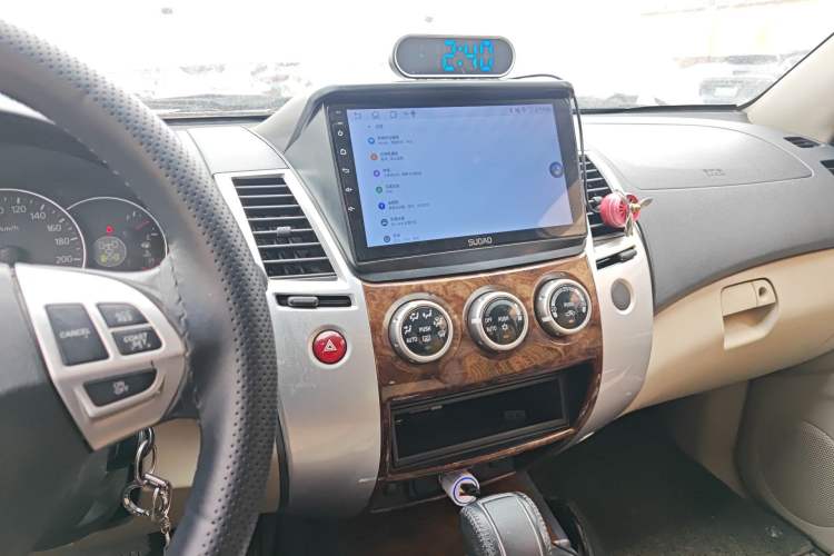 Used Mitsubishi Pajero Sport 2013 3.0L Automatic 4x4 Flagship Edition Audio And AC Panel