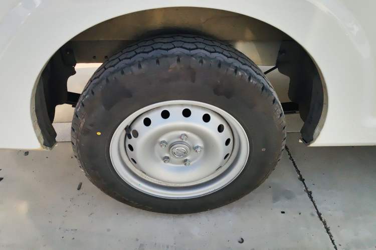 Used SRM New Energy E3 2025 Fudi 310KM Practical Passenger Vehicle
