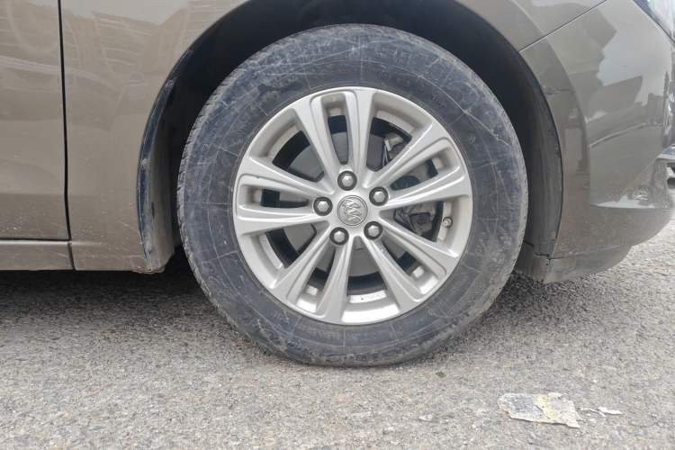 Used Buick GT 2017 15N Manual Entry-Level Trim Right Front Wheel Hub