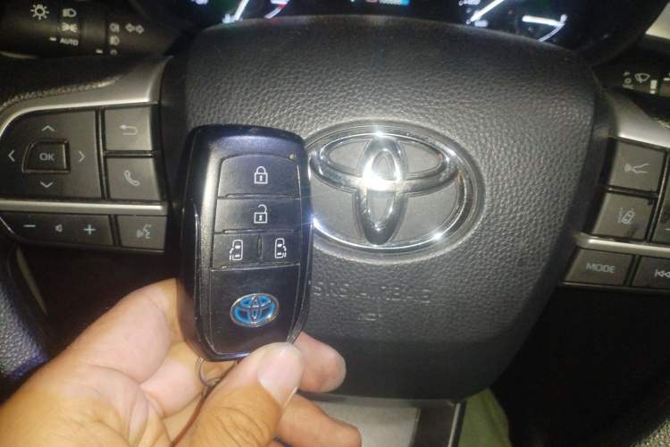Used Toyota SIENNA 2023 2.5L Hybrid Comfort Edition
