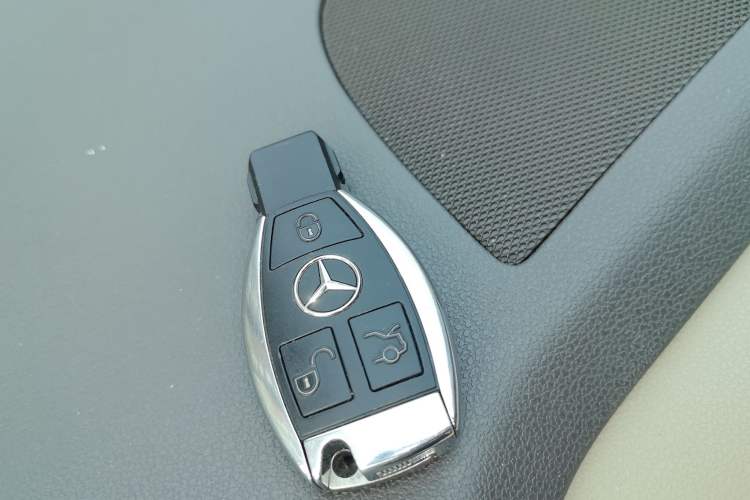 Used Mercedes-Benz R-Class 2015 R 400 4MATIC Luxury Model
