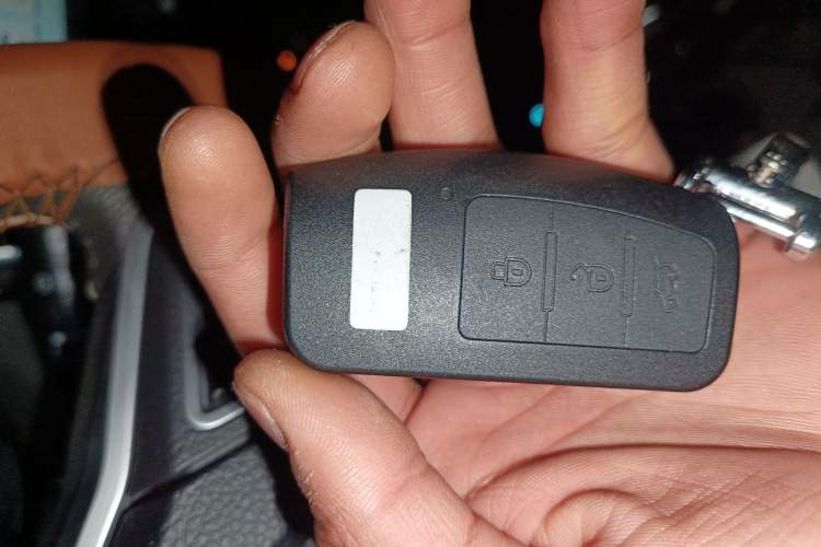 Used JMC Yusheng S350 2016 2.0T Automatic All-Wheel Drive Gasoline Luxury Version with Sunroof 5 Seats
