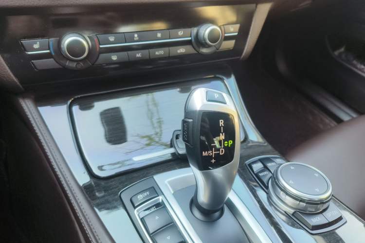 Used BMW 5 Series 2014 525Li Luxury Design Package
