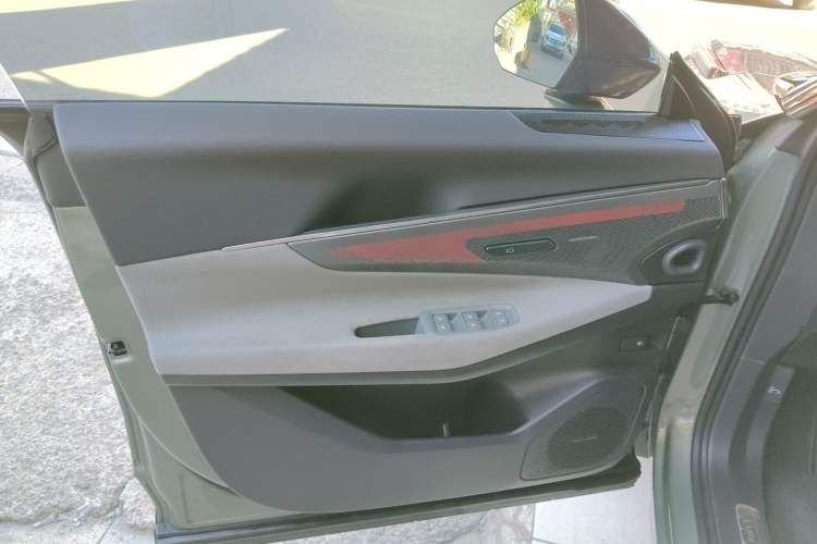 Used Lynk & Co 08 EM-P 2023 220km All-Wheel-Drive Performance Halo
