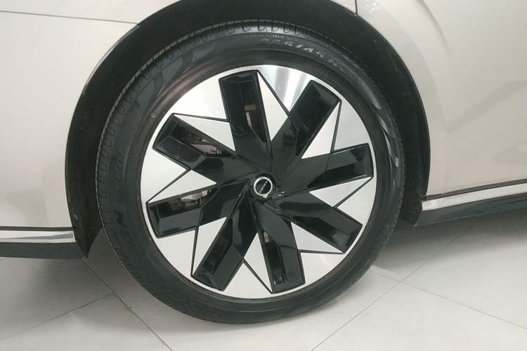 Used Volvo EM90 2025 Ultra Six-Seater Exterior 5