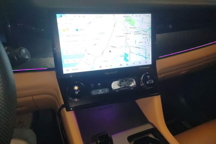 Used Lynk & Co 09 2021 2.0T Halo Six-Seater
