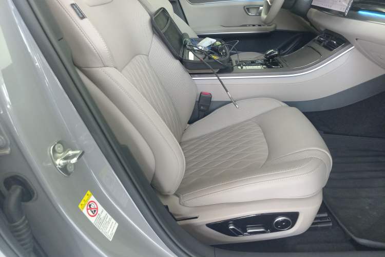 Used BYD Han 2025 DM-i 125KM LiDAR-Powered Intelligent Driving Model Right Front Seat