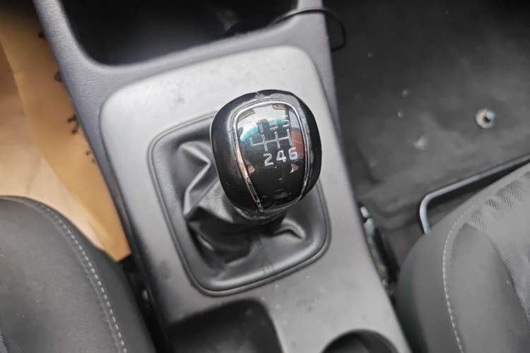Used Kia K3 2015 1.6L Manual GL Gear Lever