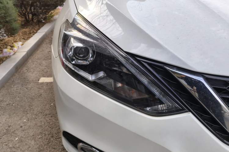 Used Nissan Sylphy 2019 1.6XV CVT Smart Connect Luxury Edition China VI Standard Right Front Headlight