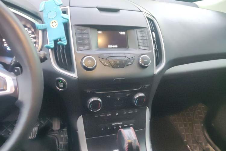 Used Ford Edge 2016 EcoBoost 245 Two-Wheel-Drive Platinum Edition 7-Seater Audio And AC Panel