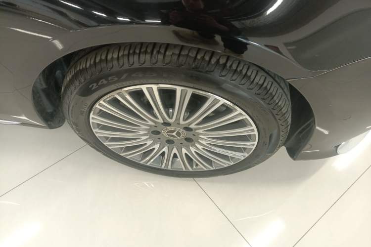 Used Mercedes-Benz E-Class 2020 E 300 L Luxury Model Right Front Wheel Hub