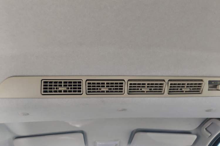 Used BAIC Weiwang M20 2014 1.5L practical type BJ415A Headliner