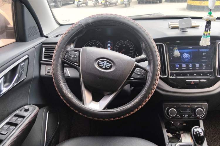 Used FAW Senya R7 2017 1.6L Manual Luxury Model