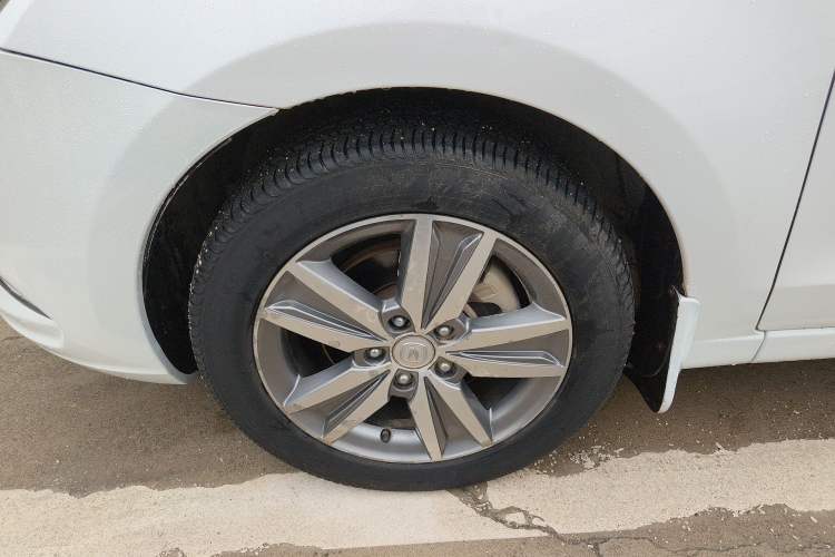 Used CHANGAN Eado 2016 1.6L Manual Fashion Edition Left Front Wheel Hub