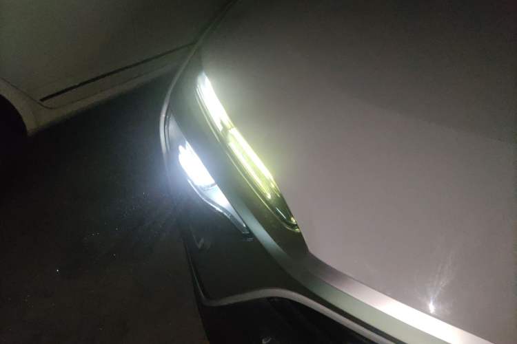 Used Nio ES8 2018 355 km Base Version 7-Seater Edition Right Front Headlight