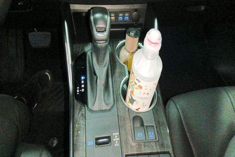 Used Toyota Highlander 2022 Dual-Engine 2.5L Four-Wheel Drive Supreme Edition 7-Seater Gear Lever