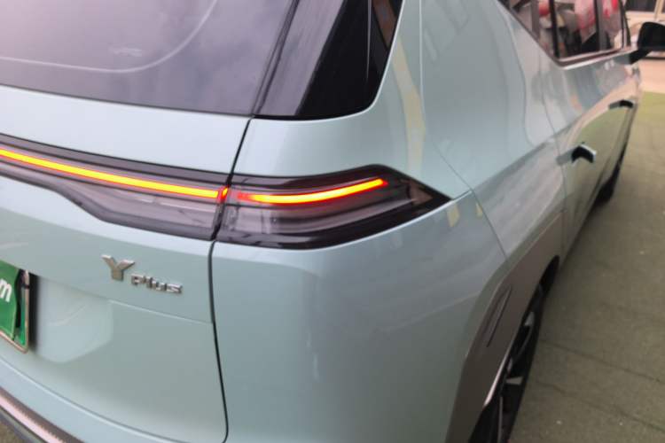 Used AION Y 2022 Plus 70 Smart Edition Right Rear Taillight