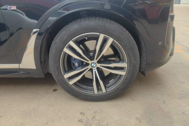 Used BMW X7 2023 xDrive40i Luxury M Sport Package Right Front Wheel Hub