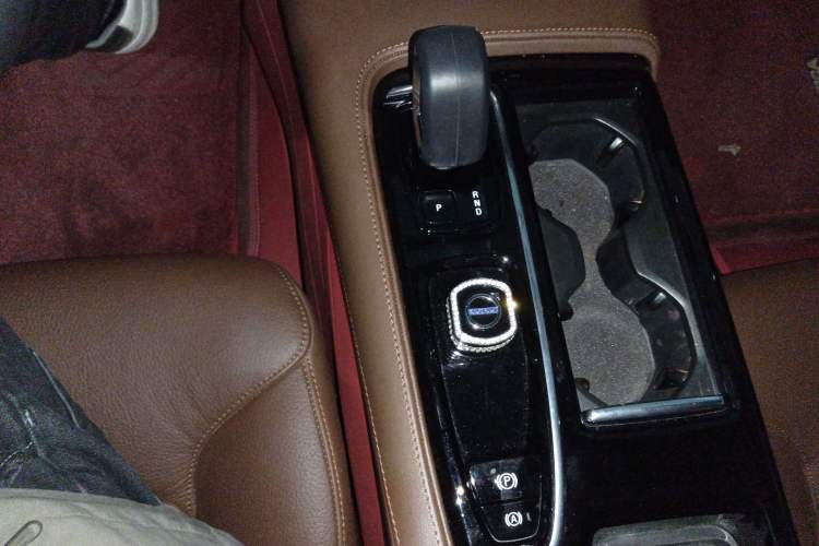 Used Volvo S90 New Energy 2023 T8 Plug-in Hybrid All-Wheel Drive Long-Range Zhiyi Luxury Edition Gear Lever