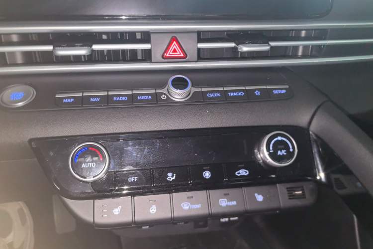 Used Hyundai Elantra 2023 1.5L CVT LUX Prestige Edition
