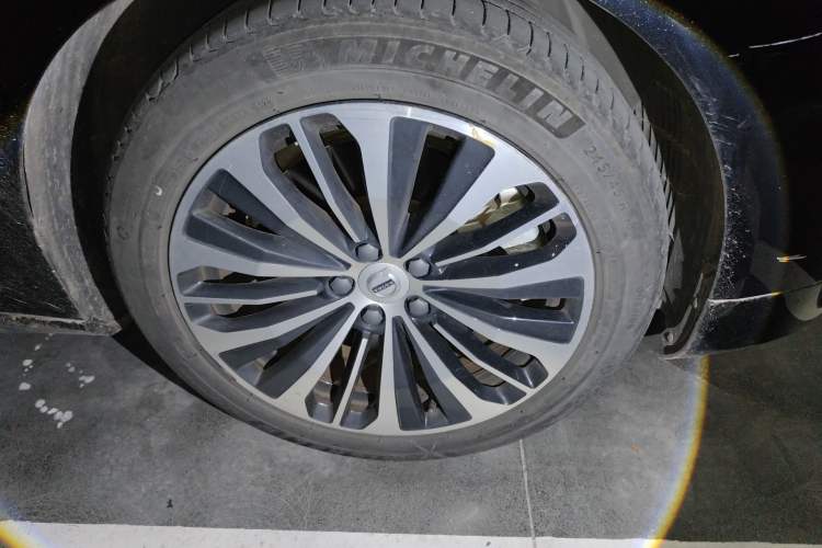 Used Volvo S90 New Energy 2023 T8 Plug-in Hybrid All-Wheel Drive Long-Range Zhiyi Luxury Edition Right Front Wheel Hub