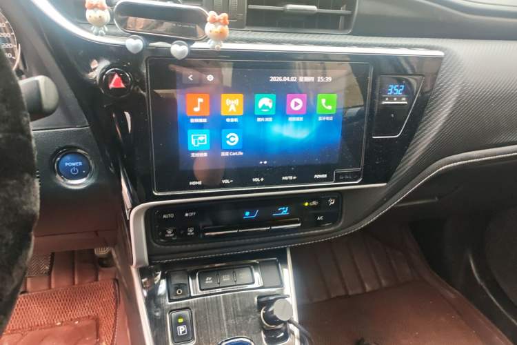 Used Toyota Levin 2017 Revised Dual-Engine 1.8H GS E-CVT Elite Sunroof Version China V Standard Audio And AC Panel