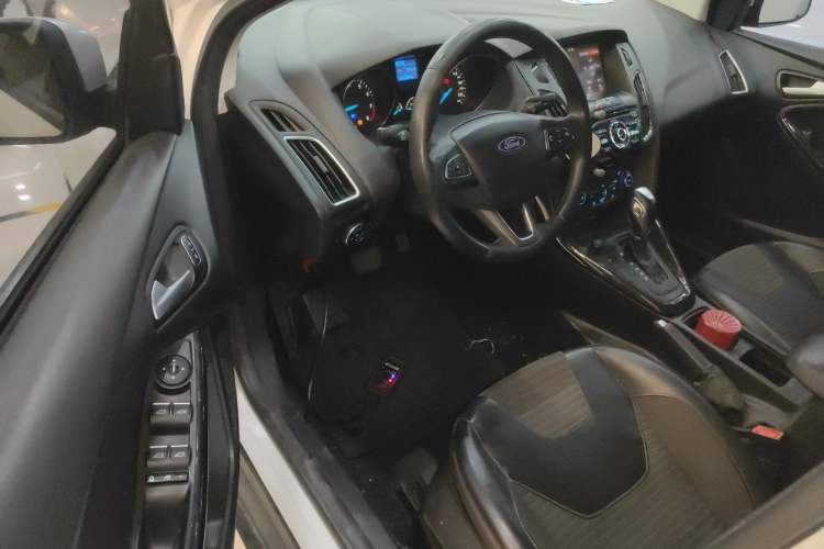 Used Ford Focus 2015 Hatchback EcoBoost 125 Automatic Supreme Style Edition
