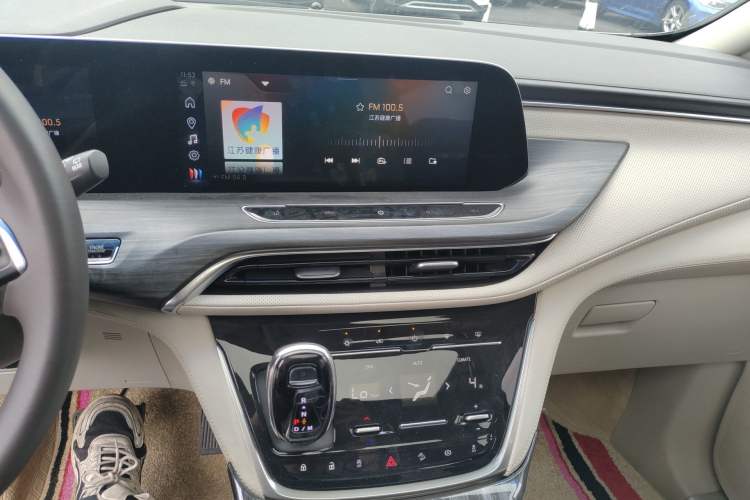 Used Buick GL8 2023 ES Lu Zun Comfort Model Audio And AC Panel