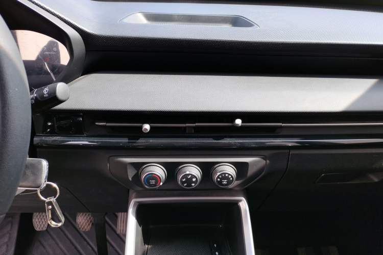 Used Wuling Alvez 2022 1.5L Manual Free-Style Model