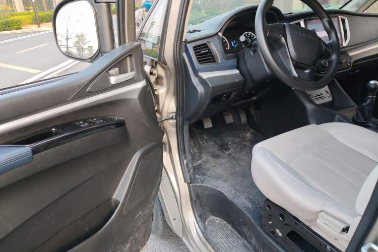 Used FORTHING Lingzhi 2022 M5L 1.6L Utility Model 7 Seats