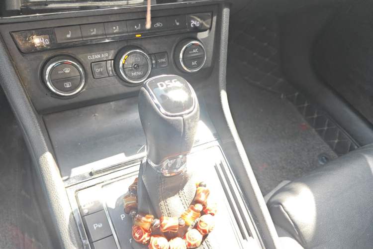 Used Skoda Superb 2016 TSI330 DSG Smart Drive Edition Gear Lever