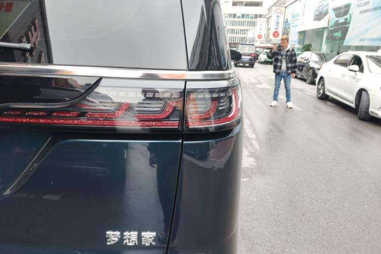 Used VOYAH Dream 2025 PHEV Four-Wheel Drive Prestige Kunpeng Edition
