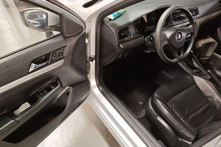 Used Volkswagen Lavida 2015 1.6L Automatic Fashion Edition
