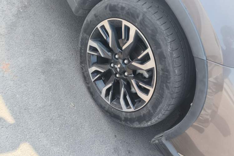 Used Mitsubishi Outlander 2019 2.0L Two-Wheel Drive Comfort Edition 5 Seats China VI Standard Right Front Wheel Hub