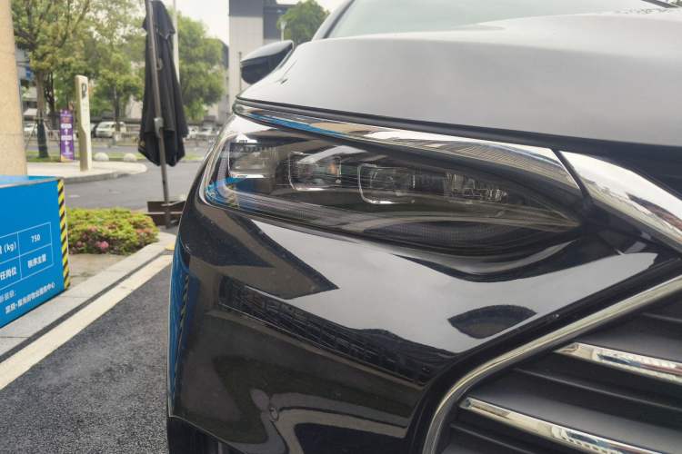 Used BYD Tang 2018 2.0T Automatic SmartConnect Prestige 7-Seater China V Standard
