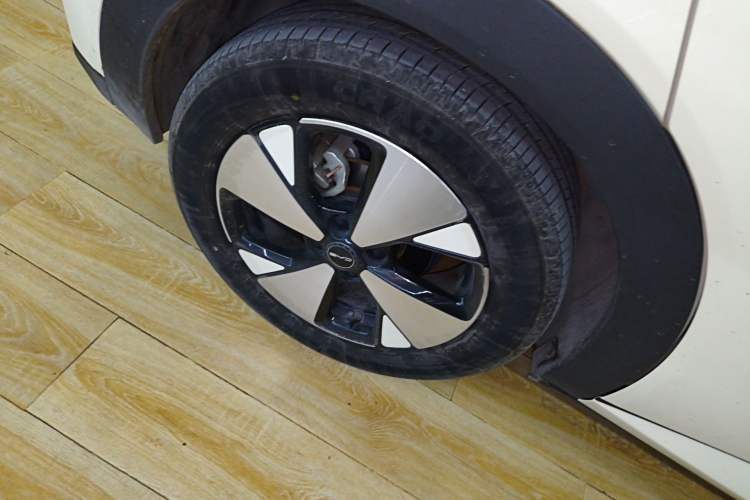 Used BYD Dolphin 2023 420 km Fashion Edition Right Rear Wheel Hub