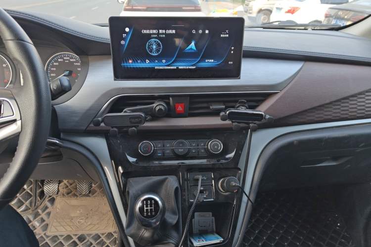 Used JAC Refine M3 2022 PLUS 1.8L 7-seater Standard Model Audio And AC Panel