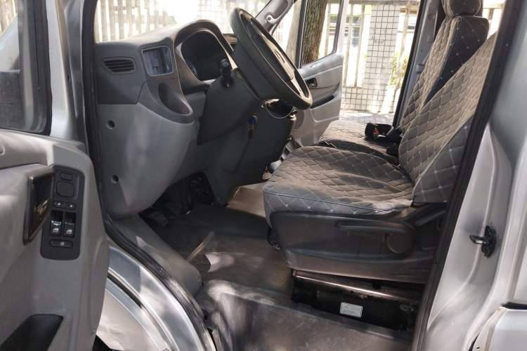 Used Foton Toano 2017 2.5T Restyled E Commercial Version Short Wheelbase 4J25TC3 Driver Seat