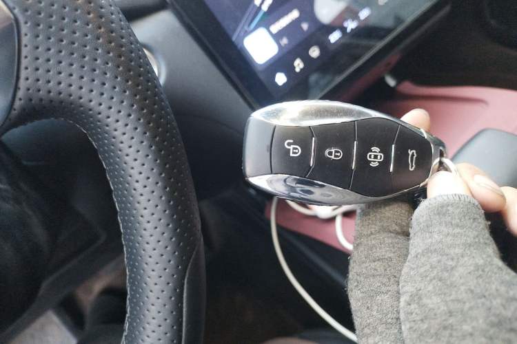 Used Hongqi HS3 PHEV 2025 Model 117km Jingwei Edition Vehicle Key