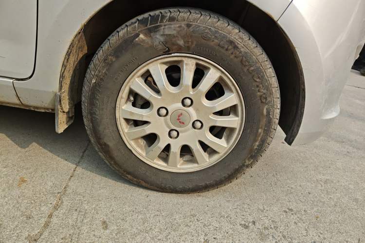 Used Wuling Rongguang V 2018 1.5L Practical Version Right Front Wheel Hub