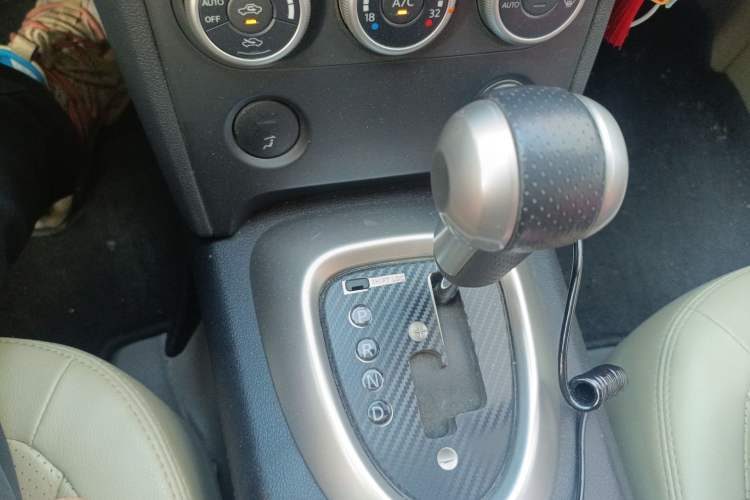 Used Nissan Qashqai 2011 2.0 XV Lea CVT 2WD Gear Lever